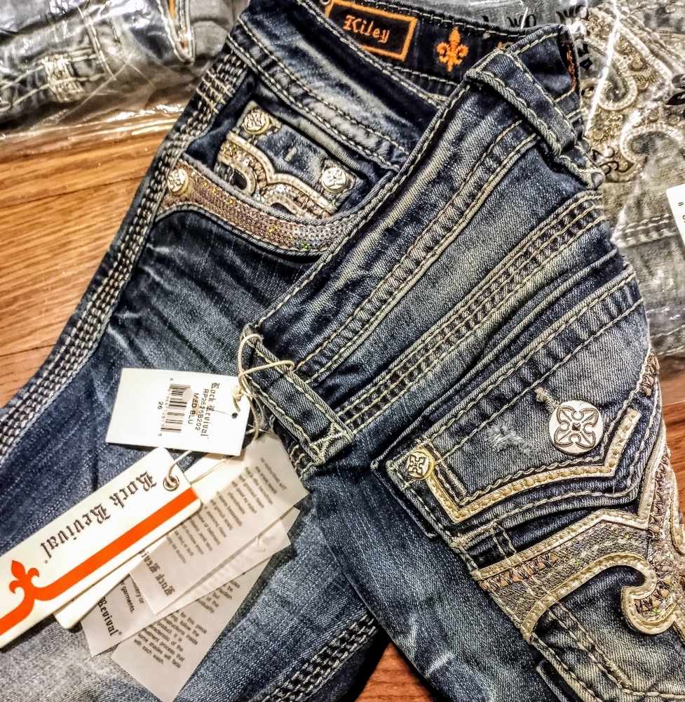 😍🥰NWT Kiley boot SUPER BLING Rock Revival jeans!